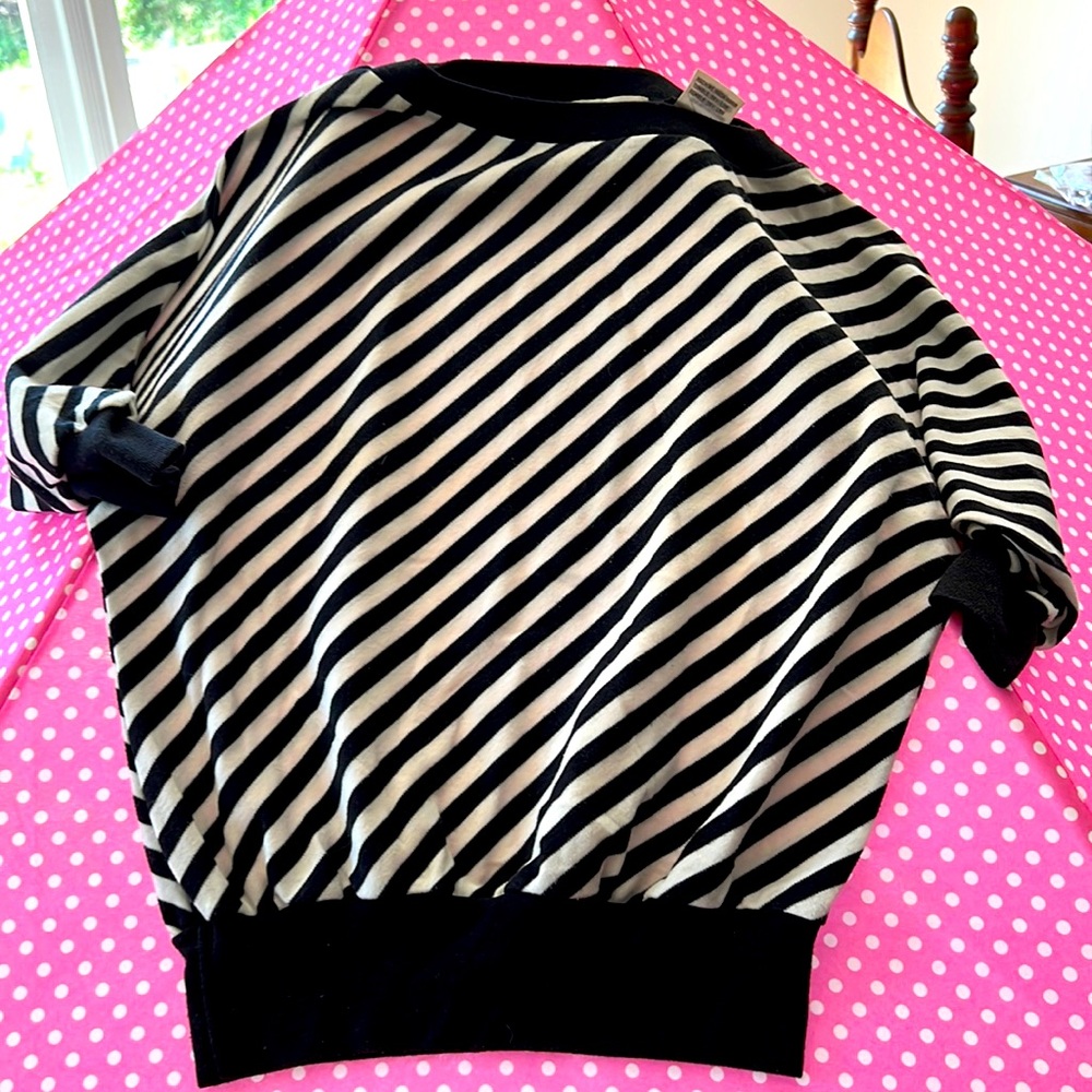 Elbow sleeve cotton blend shirt near new but no tags